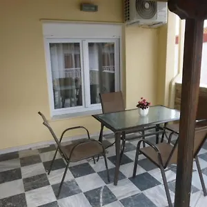 https://dimitris-appartment.hotelschalkidiki.net
